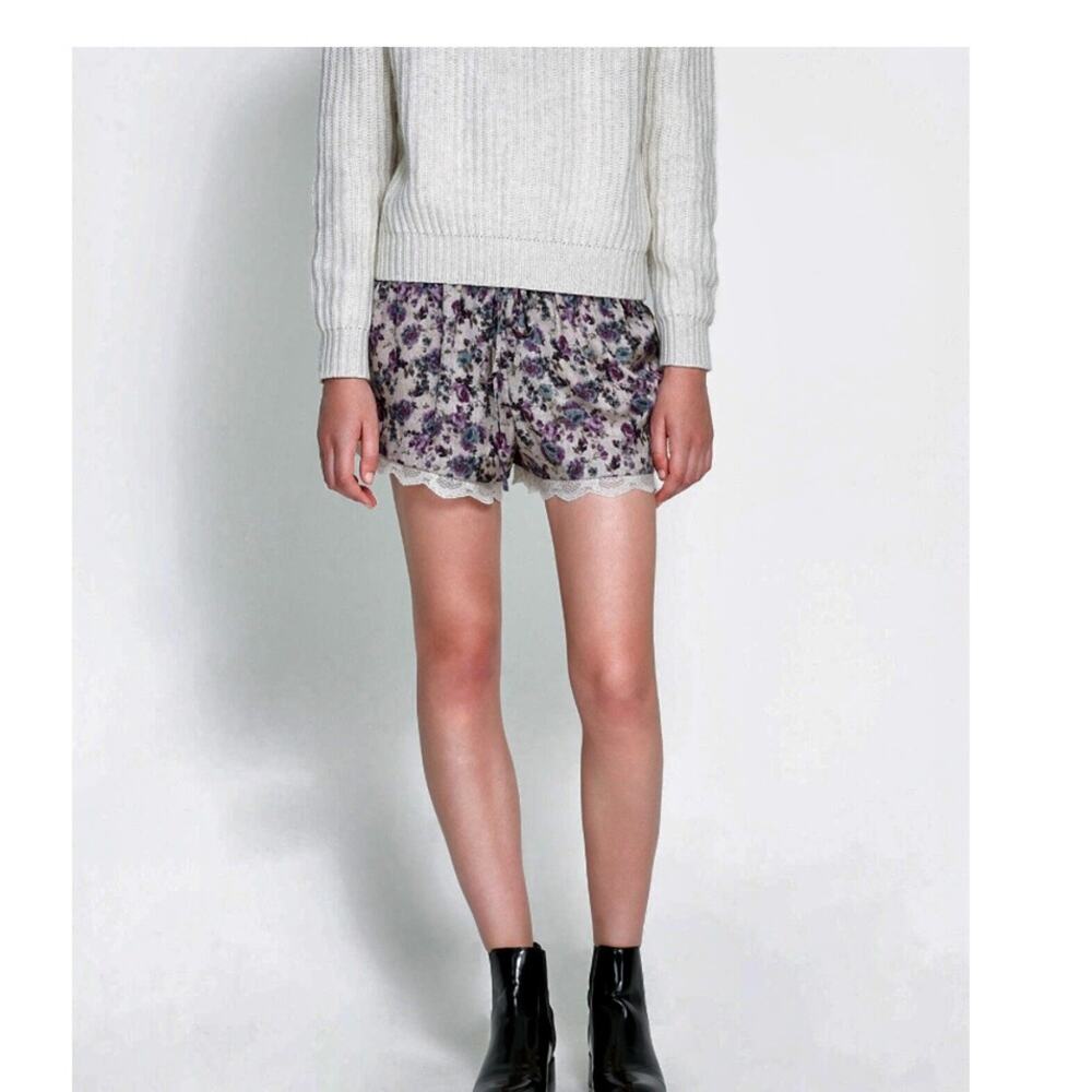 Zara Purple Floral Print Shorts with Lace Trim Size Small